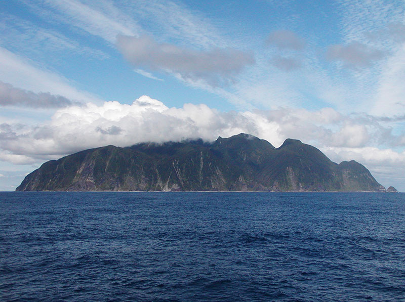 御蔵島遠景